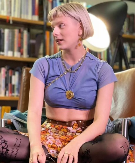 Aurora Aksnes star sexy galleries