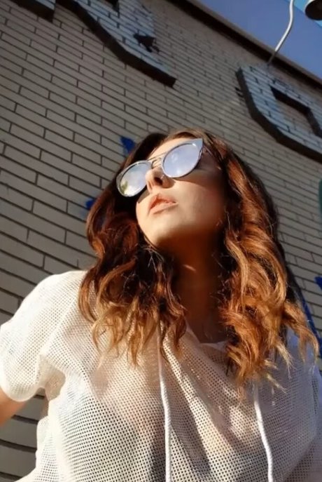 Alluux model picture