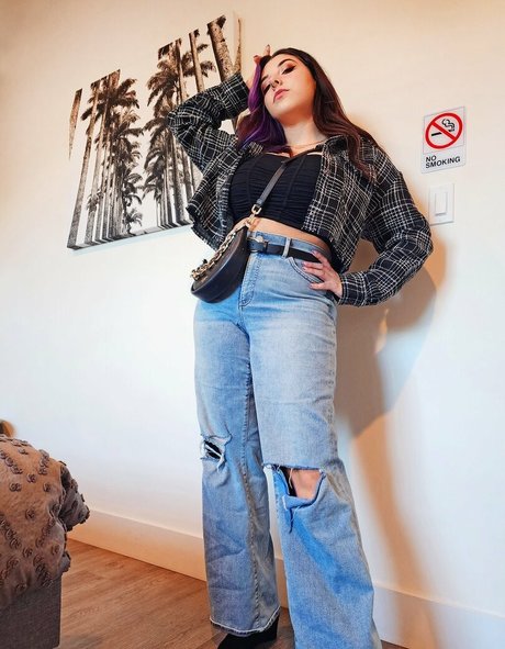 Alluux exclusive actress images