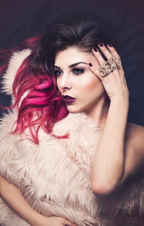 Alluux free pornstar pics