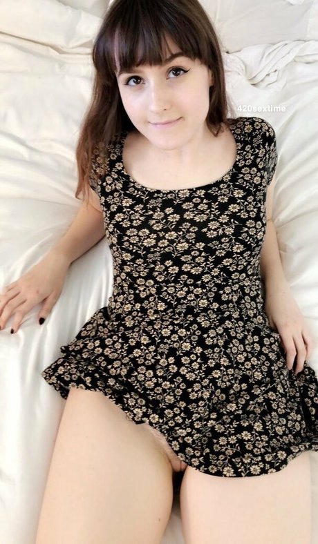 blogger onlyfans beautiful image