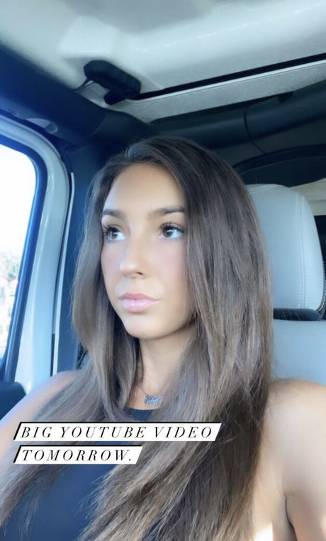 huge tits milf onlyfans erotic picture