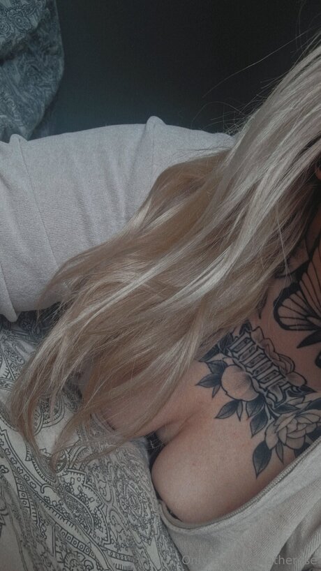 Atherese model hot pics