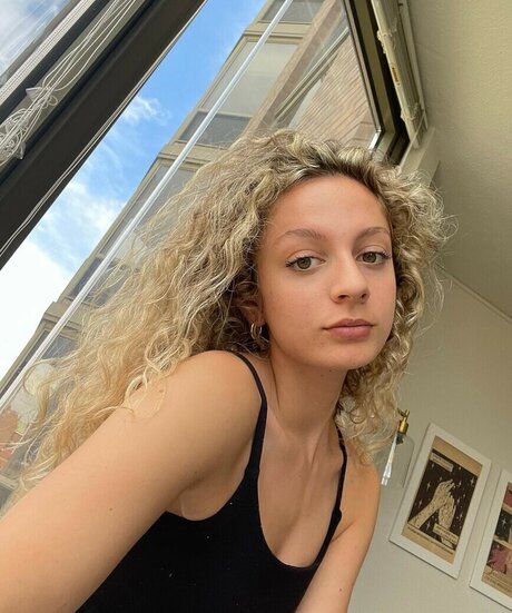 Julia Dicesare star sex picture