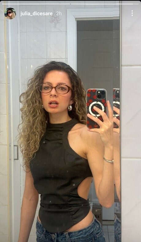 Julia Dicesare star pretty images