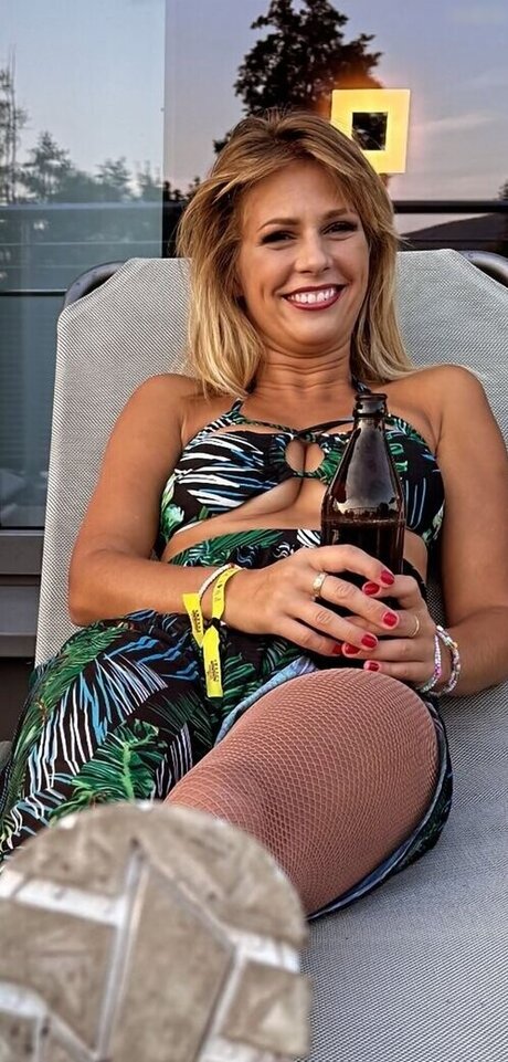 hottest young onlyfans pornographic photos