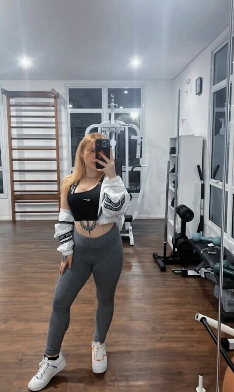 Leticia Motta pretty model pic