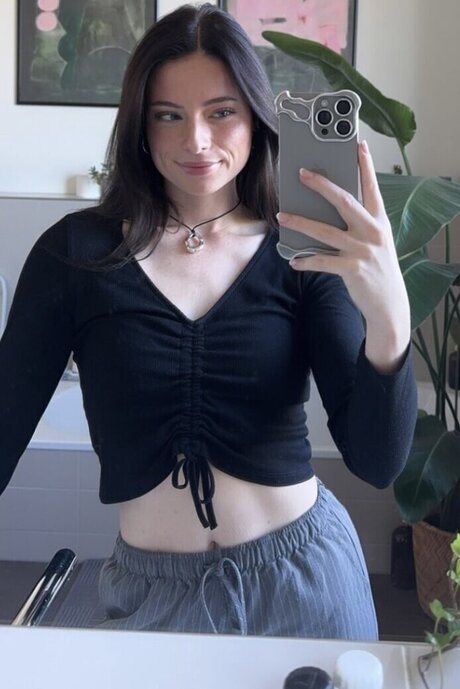 Anica Zimmermann nudes star picture