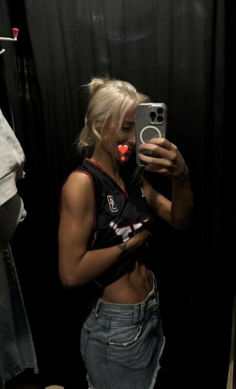 horny girls onlyfans porn pic