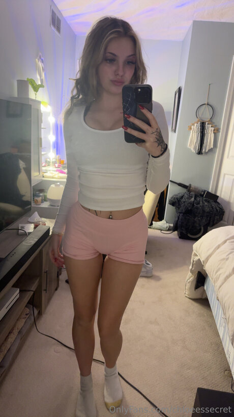 chloeessecret star hot pic
