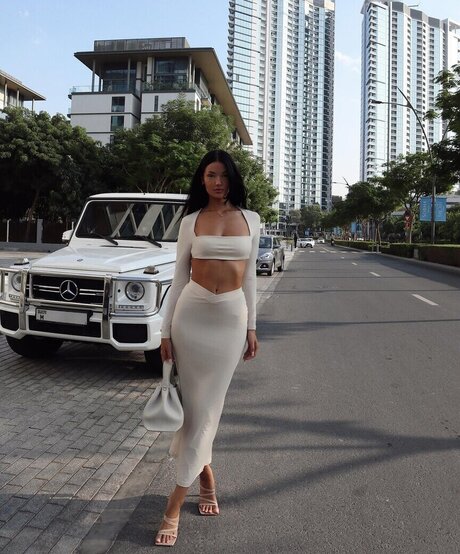 Enisa bukvic naked model image