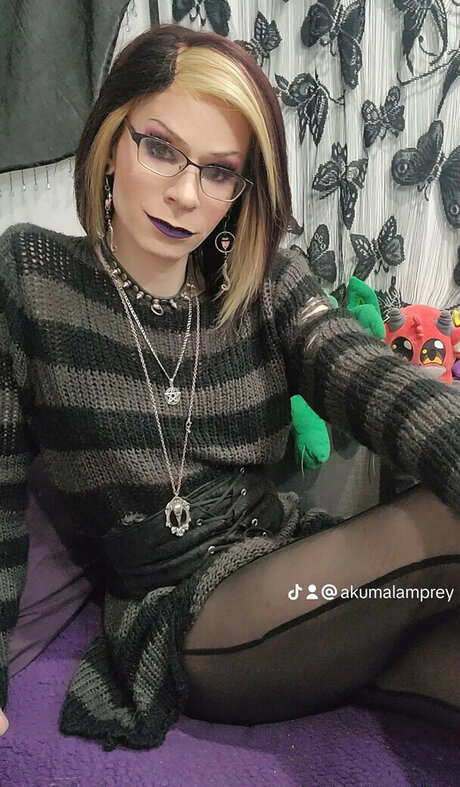 Akumalamprey top star picture