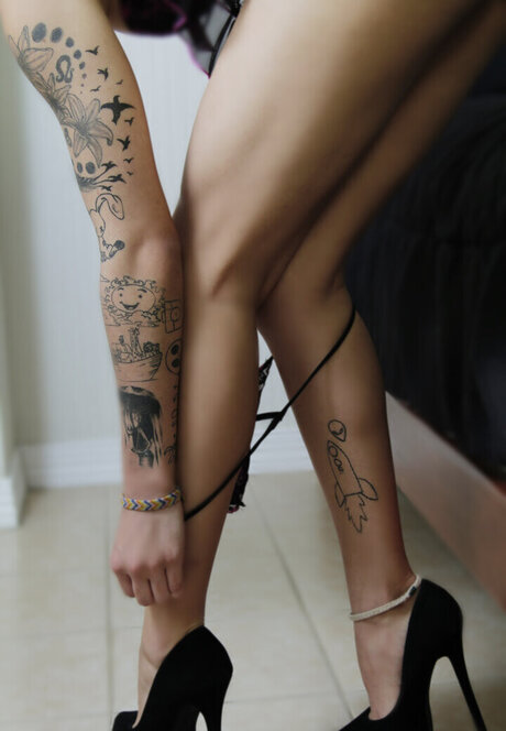 Naunnie star nudes pics