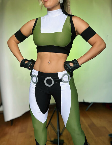 lesbian fingering onlyfans art porn gallery