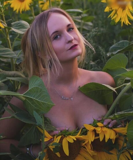 Michellegrsz 112 michelle pornstar naked picture