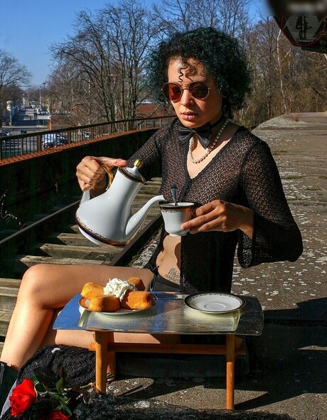 famous nude onlyfans top image