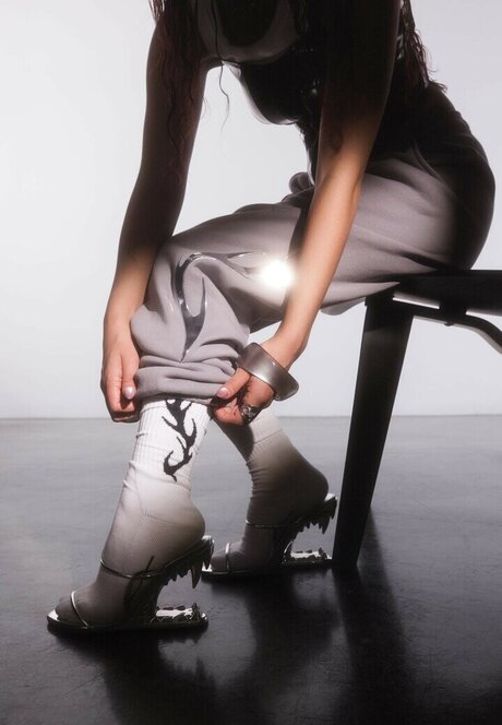 blonde hairy pussy onlyfans top image