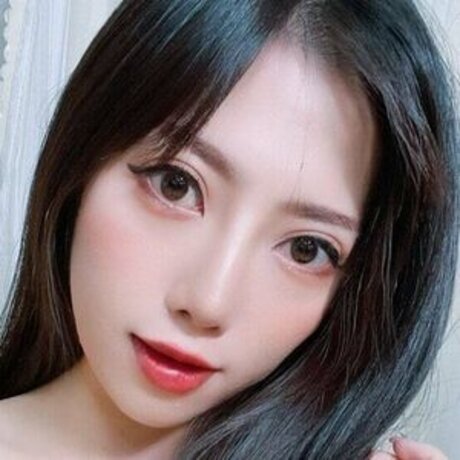 Momo Rose nice actress photos