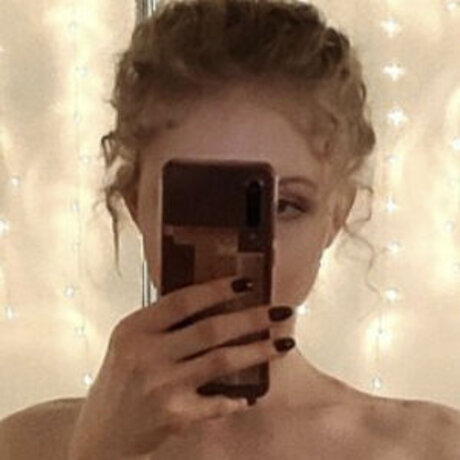 Peachypolegirl model beautiful pics