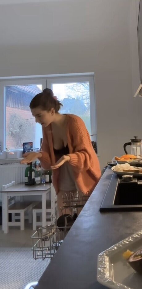 tiny asian onlyfans pretty img