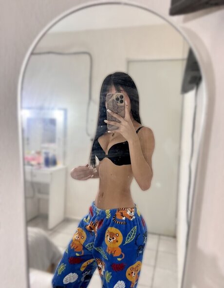 yolllbae sexy star photo