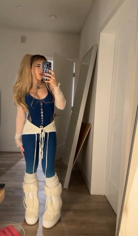 eggtardy model adult pic