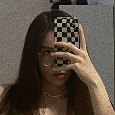 Kuromiromi nudes model picture