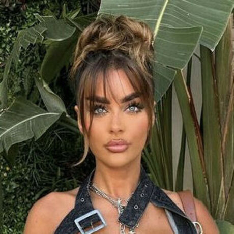 Niamh Sumners hot pornstar picture