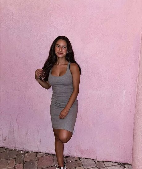 Mikaelachavezt hot actress img