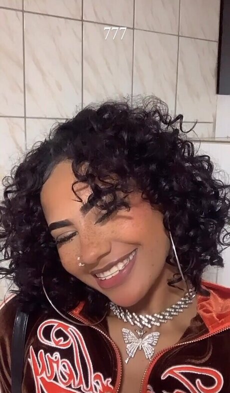 baddiejuu pretty model photos