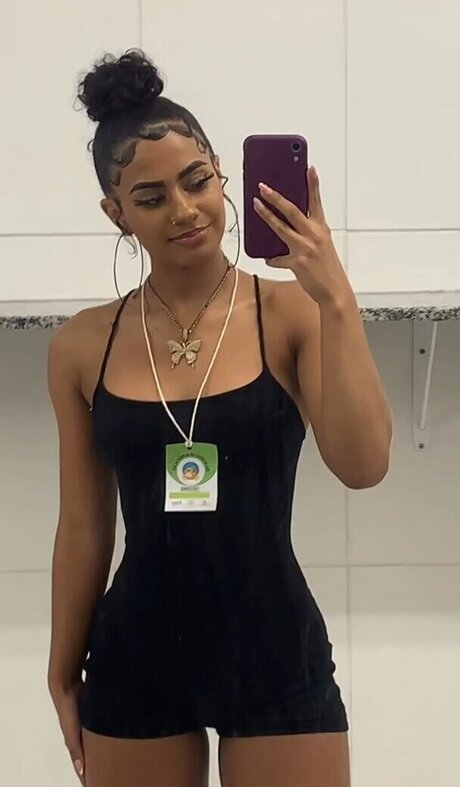 baddiejuu pretty model image