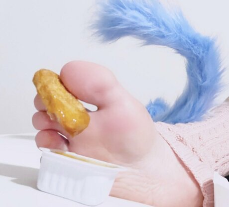 Tsuki Tyann model pretty galleries