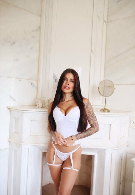 Julia Sampaio star top pic