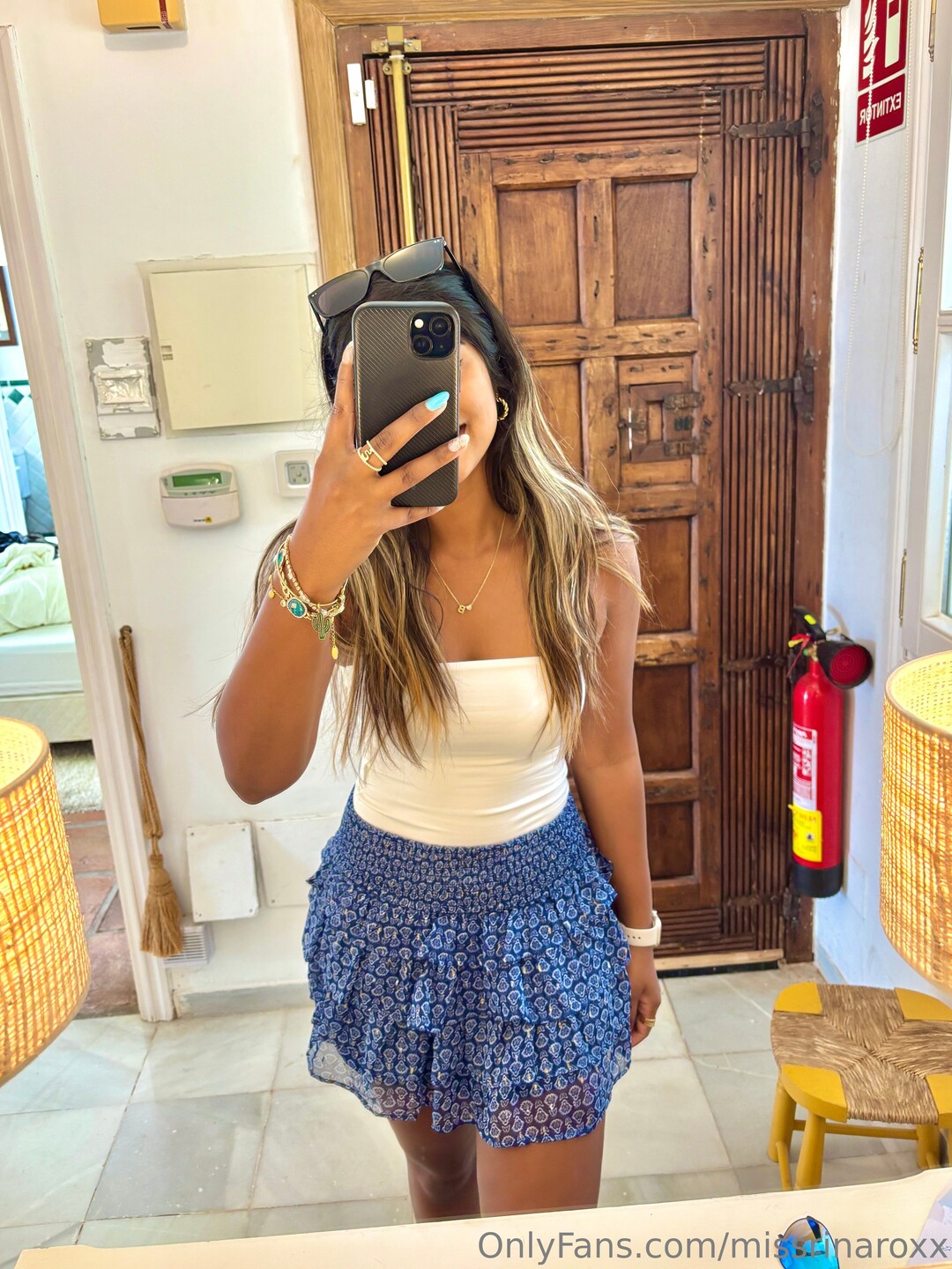 makeup artist onlyfans pornographic images