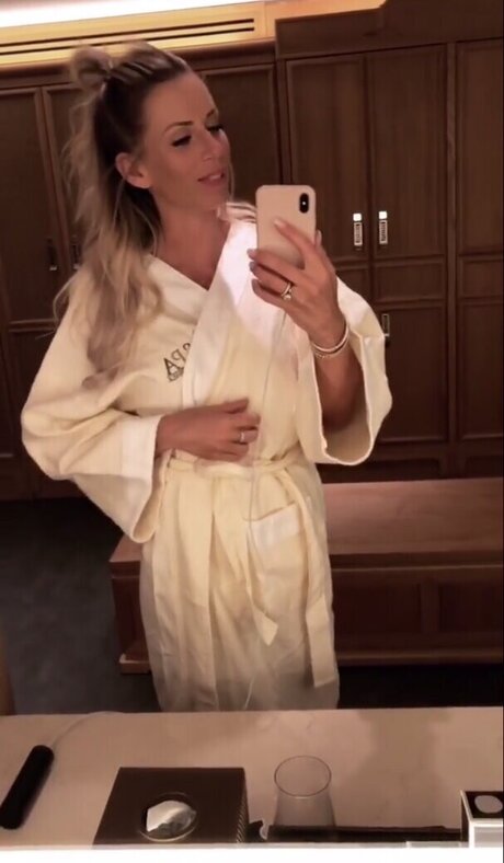 curvy shemale onlyfans sexy nudes pic