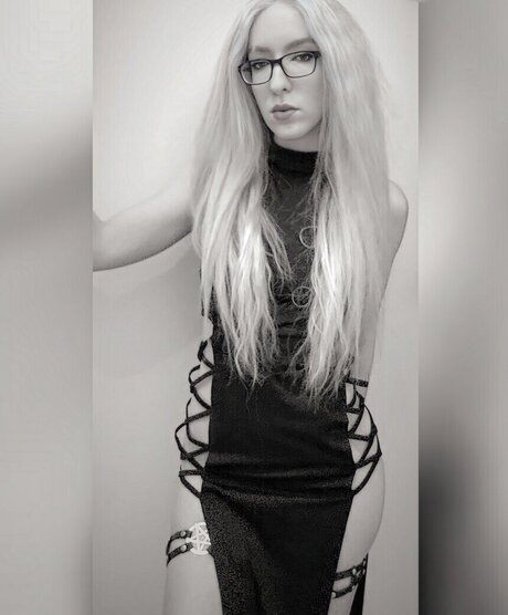 Blue mogli model art pic