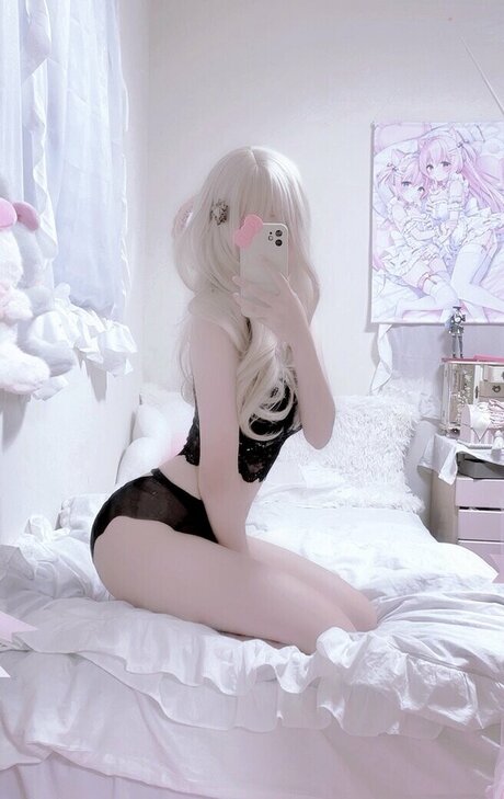 Loveyoukillyou star erotic pic