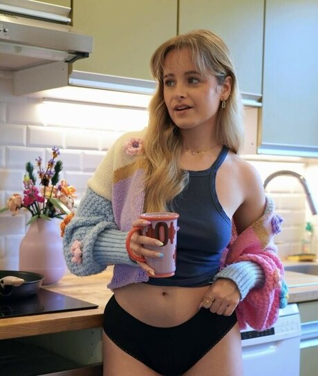 Camille LV model best pic