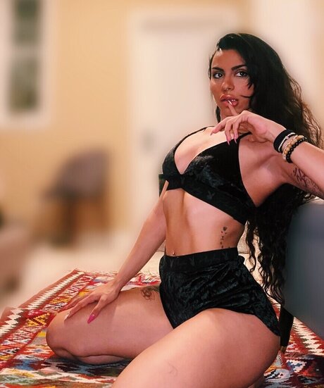 Hiva Cova nice actress galleries