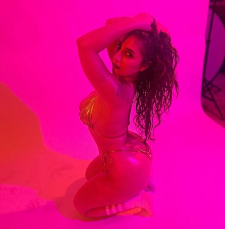 Farah Asteri best model pics