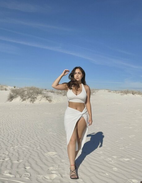 Farah Asteri nice star image