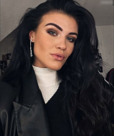 Vanessa Bartsch model naked images