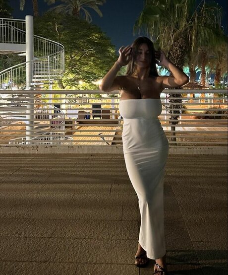 shir vaturi model free img