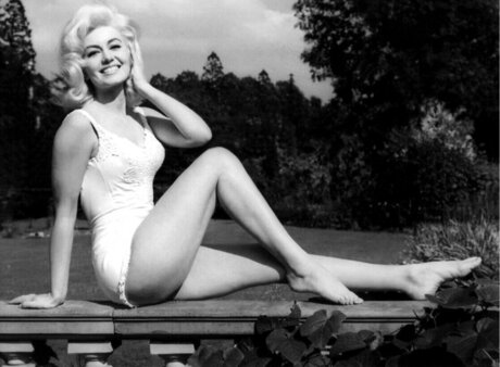 curvy shemale onlyfans erotic picture