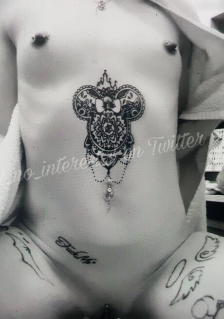 x no interest x model adult pic