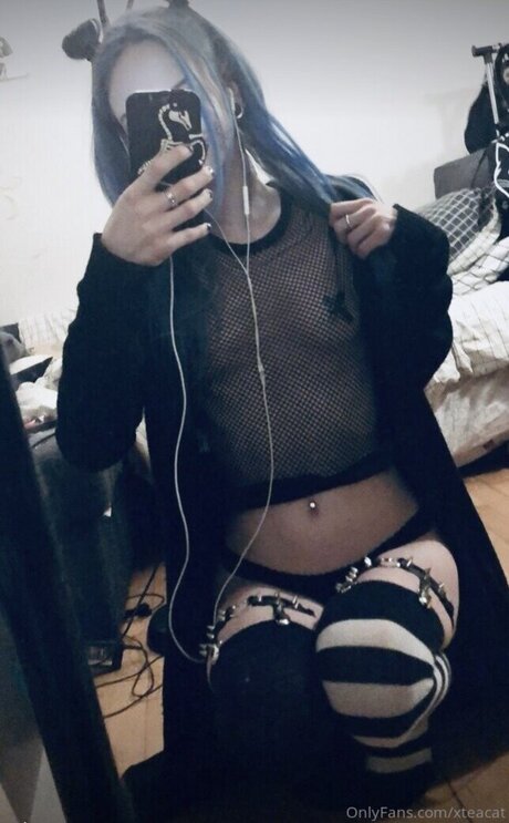 AwesomeTeaCat high quality actress photo