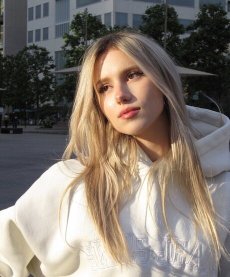 Kitty Mae model hd picture