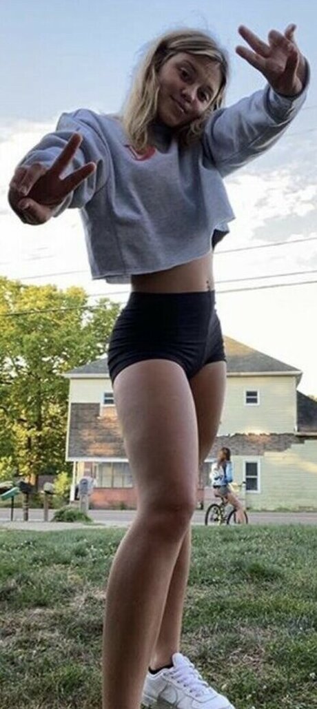 trans teen onlyfans top photo