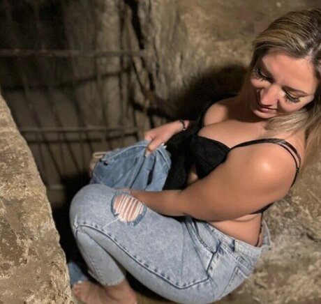 Fidan Atalay naked actress photos