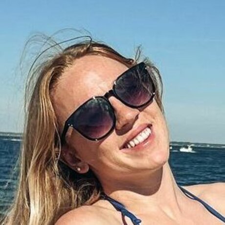 Molly Carlson star exclusive img